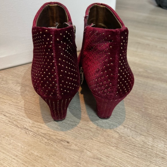 Velvet Burgandy’s ankle boots - Picture 5 of 6